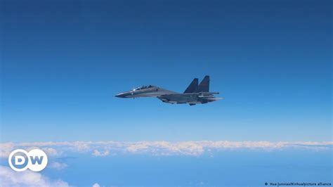 Taiwan detects 43 Chinese warplanes around island – DW – 11/01/2023