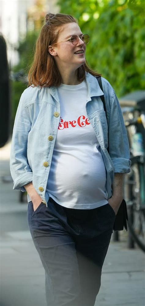 Pregnant Rose Leslie with a perfect bump : r/PregCelebs