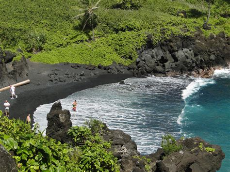 Waianapanapa Black Sand Beach, Maui: Murder... and a Beach?