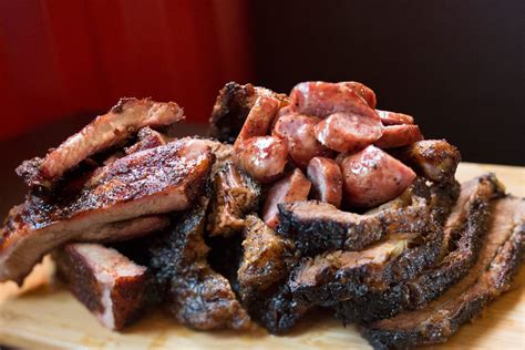 H-E-B Is Opening Barbecue Restaurant True Texas BBQ in Lake Austin ...