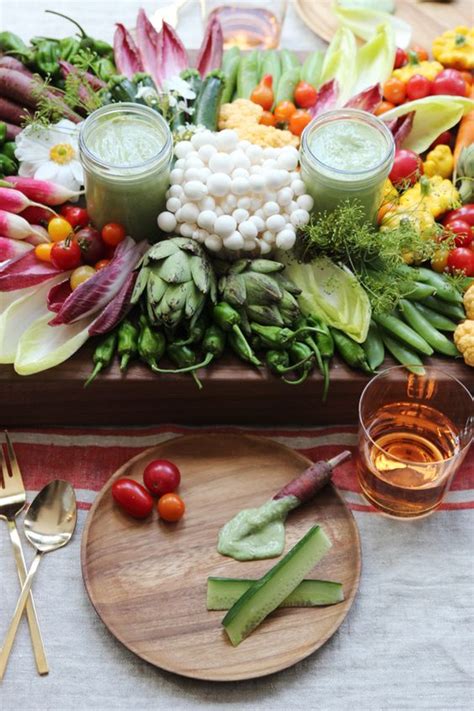 How To Style A Thanksgiving Veggie Tray: 15 Ideas - Shelterness