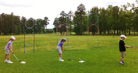 Leighann Albaugh, PGA teaches junior golf lessons to kids in Richmond