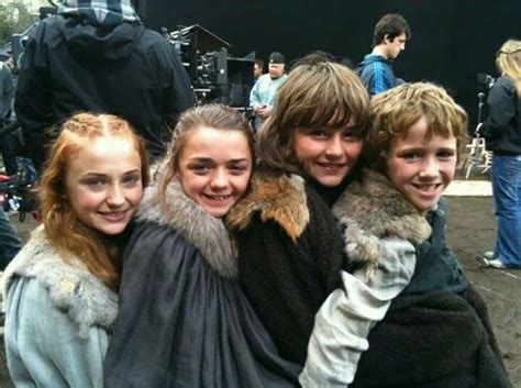 50 Photos Taken Behind-The-Scenes Of Game Of Thrones | DeMilked