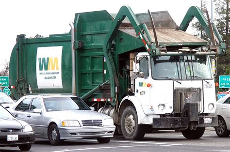 File:US Garbage Truck.jpg - Wikipedia