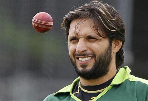 Famous Pakistani Cricketers Who Speak Good English