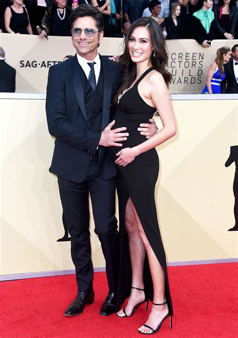 SAG Awards 2018: John Stamos Kisses Caitlin McHugh’s Baby Bump