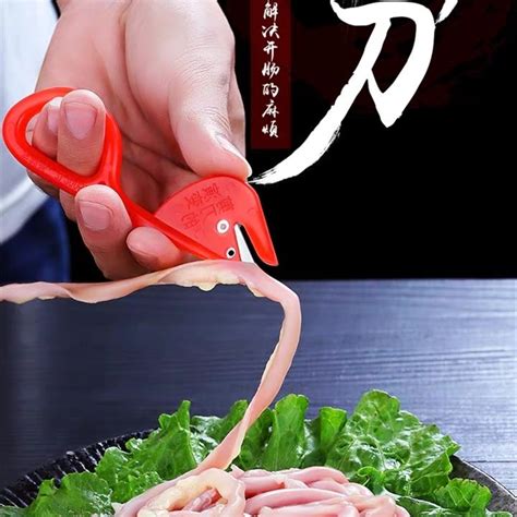 Poultry intestinal knife cuts duck intestines, breaks chicken intestines, turns over intestines ...