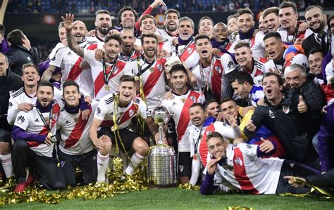 River Plate fans go crazy on the streets of Buenos Aires after beating ...