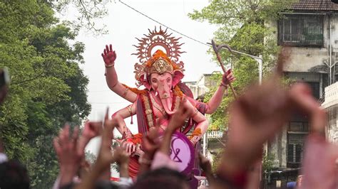 Ganesh Visarjan: Devotees begin Lalbaugcha Raja immersion in Mumbai ...