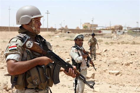 Iraqi soldiers guard Iraq-Syria border - ABC News (Australian Broadcasting Corporation)