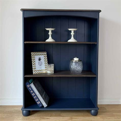 Navy blue transformation of a free bookshelf – Tea and Forget-me-nots