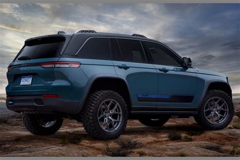 2022 Jeep Grand Cherokee Trailhawk 4xe pictures