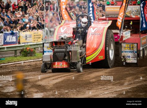 tractor pull pulls pulling puller pullers tractors track event events ...