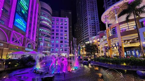 PHOTOS: Eastwood City Mall Christmas Light and Fountain Display