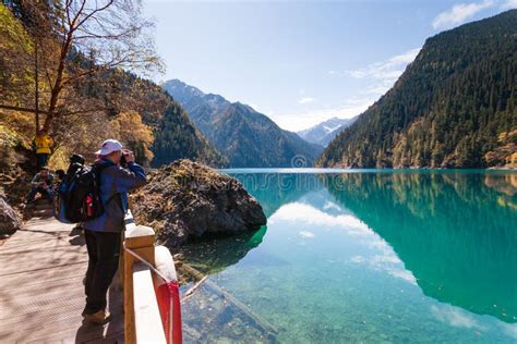 Tourist in Jiuzhaigou Scenery. Editorial Image - Image of multicolor, natural: 59605360