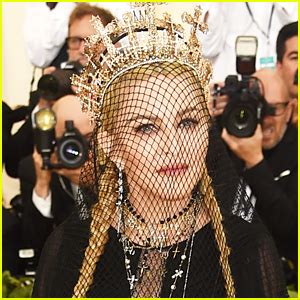 Madonna Performs ‘Like A Prayer’ & ‘Hallelujah’ & Premieres New Song at ...