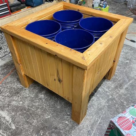 2 X 4 DIY 5-gallon Bucket Planter Box Plans an Incredible - Etsy | Macetero de madera, Proyectos