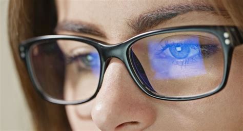 Blue Light Filter Glasses: Pros & Cons - Darinfotech