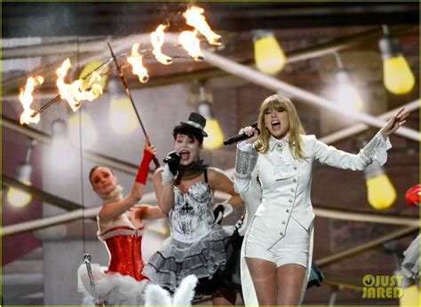 Taylor Swift: Grammys 2013 Performance - WATCH NOW!: Photo 2809364 | Taylor Swift Photos | Just ...