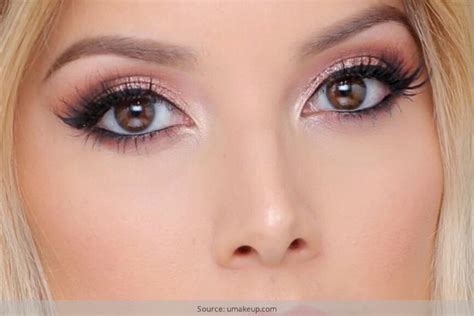 How To Do Rose Smokey Eyes Makeup