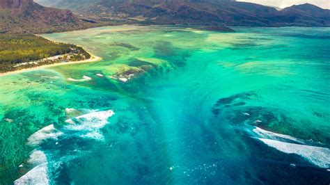 The Stunning Optical Illusion Of Mauritius' Underwater Waterfall