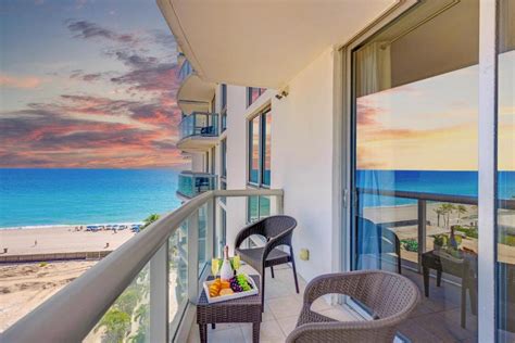 Resort Beach Pool Ocean View Balcony, Miami Beach (updated prices 2024)