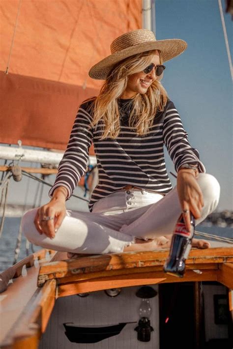 Pin by Ana Crissien on Seglerin in 2020 | Boating outfit women, Sailing outfit, Nantucket style ...