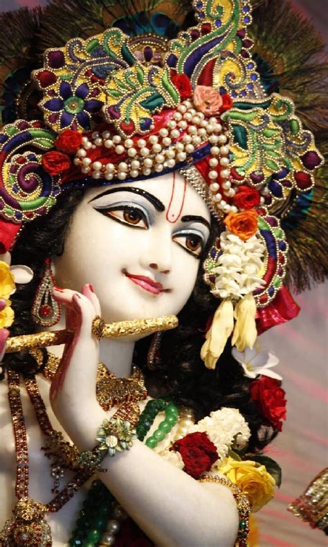 a statue of the hindu god gandeva with flowers in her hair and pearls around her neck