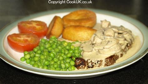 Recipe for Steak with stilton and mushroom sauce