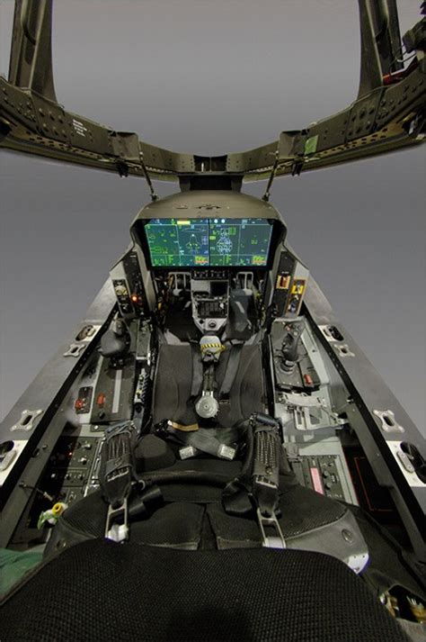 IMAGEM: Cockpit do caça Lockheed F-35 Lightning II JSF