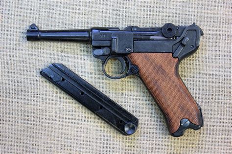 Luger P08 - Replica Pistol - Collectors Armoury