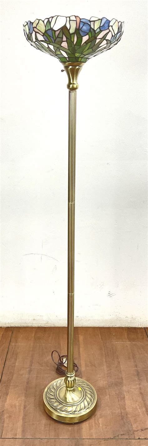 Lot - Traditional Stained Glass Torchiere Floor Lamp