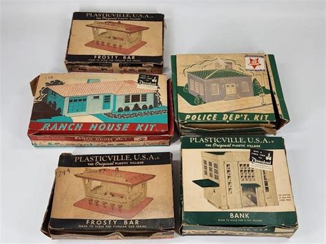 5) VINTAGE PLASTICVILLE BUILDINGS W/ BOX | Live and Online Auctions on ...