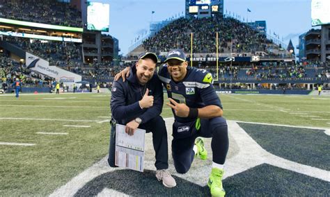 Inspired by his father, Seahawks OC Brian Schottenheimer joins Twitter