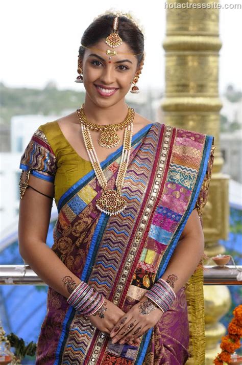 Richa Gangopadyay in Traditional Dress - Indian Sari - Photos - Funrahi