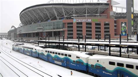 Sounder train arrives into King Street Station Seattle During Snow ...