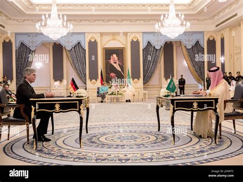 Jeddah, Saudi Arabia. 30th Apr, 2017. Siemens CEO Joe Kaeser (l) signs ...