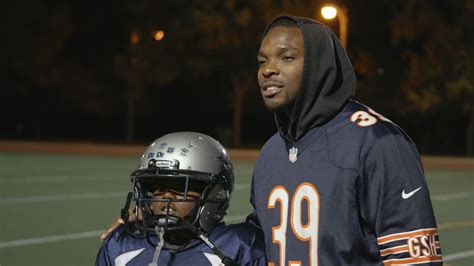 Eddie Jackson surprises youth football team