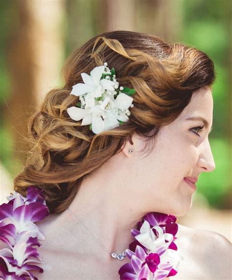 Choosing Your Hawaii Wedding Flowers