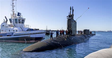 U.S. Virginia-Class Submarine Visits Perth, Australia - U.S. Embassy ...