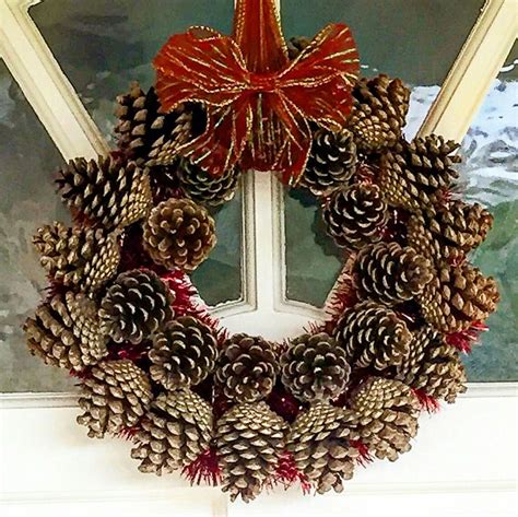 Easy to make pine cone wreath | Christmas wreaths diy, Pine cone flower ...