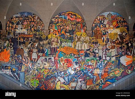 La historia de México, el mural de Diego Rivera en la escalera principal del Palacio Nacional ...