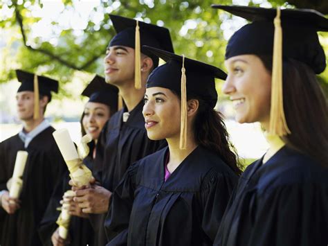 What to Wear to Baccalaureate and Graduation