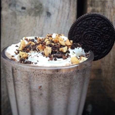 Peanut Butter Oreo Milkshake | Foodie Quine - Edible Scottish Adventures