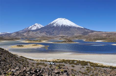 File:Paisaje de montañas entre la frontera Bolivia-Chile.jpg - Wikimedia Commons