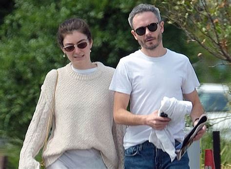 Lorde is seen kissing her 41 years-old-boyfriend in New Zealand