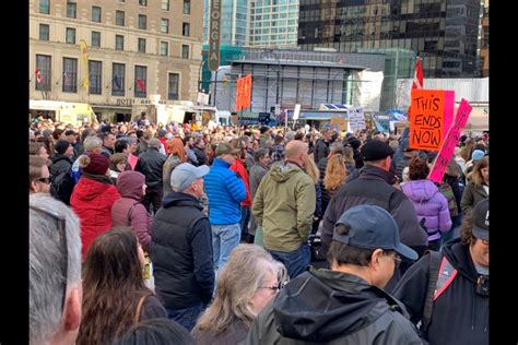 Anti-vaccine protestors descend on Vancouver Art Gallery - Vancouver Is Awesome