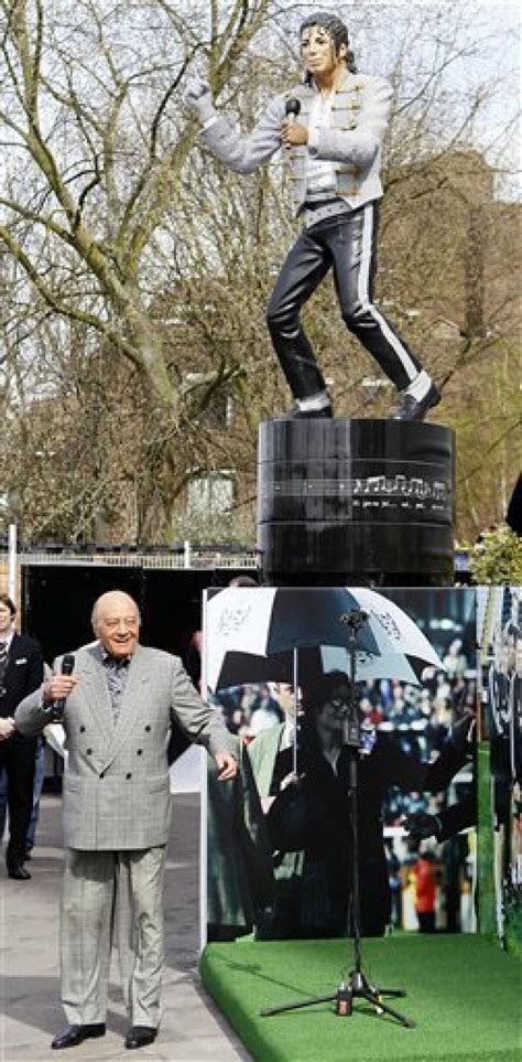 Fulham unveils Michael Jackson statue - The San Diego Union-Tribune