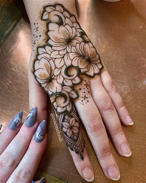 1,575 Likes, 19 Comments - Emma Rose | 21 (@rosemehndi) on Instagram: “Simple and elega… | Henna ...