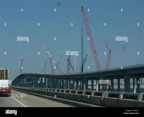 I 10 twin span bridge hi-res stock photography and images - Alamy